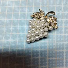 ブドウ　巨峰　葡萄 ブローチ