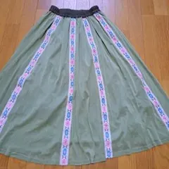 ScoLar フレアスカート 刺繍ライン カーキ Mサイズのサムネイル