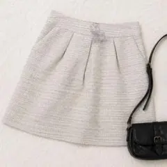 ✨新品✨ ビス ツイードスカート ホワイト ひざ丈 上品 きれいめフェミニン Mのサムネイル