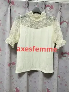 【美品】axesfemmeハイネックレースビジュー付き半袖ブラウスのサムネイル