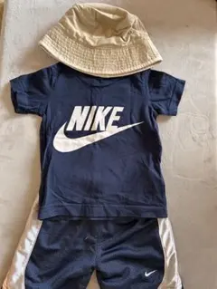 NIKE ネイビー　半袖　半ズボン　ベージュ　バケットハット　セットアップのサムネイル