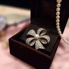 パール ブローチ✨ 本真珠✨ ラインストーン✨リボンモチーフ