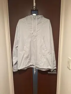 ナイキ　ライトグレー ナイロンアノラックパーカー　フード付き