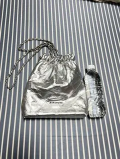 シルバー 巾着型ショルダーバッグ