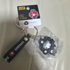 マイメロディ　大阪万博　サンリオ黒ミャクミャクなりきりキーホルダー