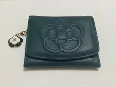 CLATHAS 二つ折り財布 カメリアチャーム付き ダークグリーンのサムネイル
