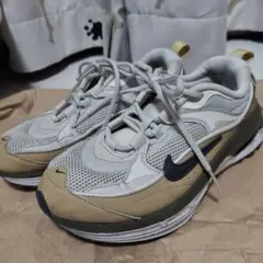 NIKE Air Max Bliss オリーブ