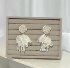 結婚式 ホワイト フラワーモチーフ ピアス