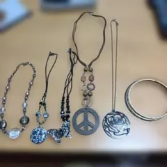 ビーズネックレスセット　天然石　ガラス　ピースマーク　木材　皮　シェラトンホテル