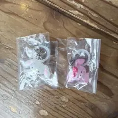 サンリオキャラクターズ　ゆるっとめじるしアクセサリー しろうさ ぼんぼんりぼん