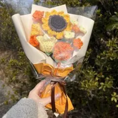 大人気⟡.·ひまわりのオレンジブーケ | 枯れない花束 編み物 毛糸 プレゼントのサムネイル