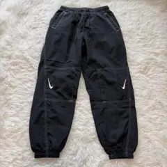 [NIKE ]白ロゴ　ブラック パンツ　ナイロン　M ジョーカーパンツのサムネイル