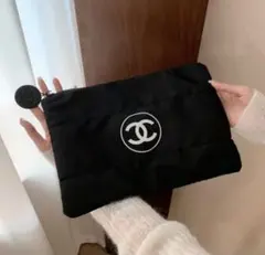 【未開封】CHANEL ノベルティ品　ポーチ　PCサイズ