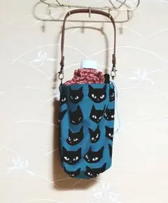 ペットボトルケース　照れ屋猫さん　グリーン&レッド