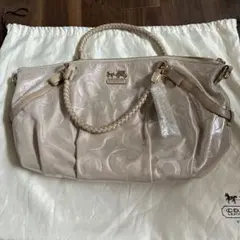 早い者勝ち祝日限定価格COACH エンボス加工 ベージュ ハンドバッグ