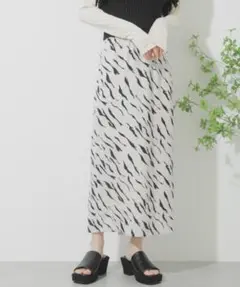 【週末値下げ｜美品】SENSE OF PLACE／アニマルプリントスカートのサムネイル