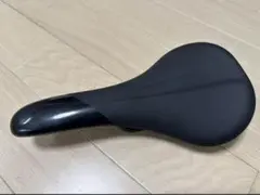 ブロンプトンTライン　純正サドル　ブラック Brompton Superlight Carbon Saddle 【Tline純正】 | LORO