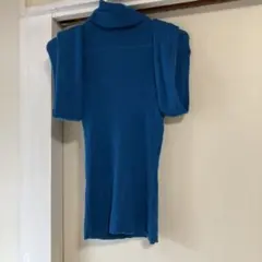 リブ編みタートルネックセーター 青