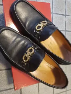 Salvatore Ferragamo ブラックレザー ローファー　サイズ9
