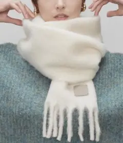 オンライン限定品　完売カラー　FURLA タグ付き　シャギーボリュームマフラー