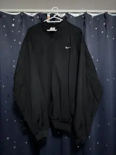 Nike ナイロンジャケット ソロスウッシュ　　　　ブラック Vネック