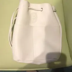 ホワイト巾着型バッグ