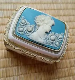 カメオ風オルゴール付小物入