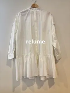 relume フリル付きホワイトワンピース