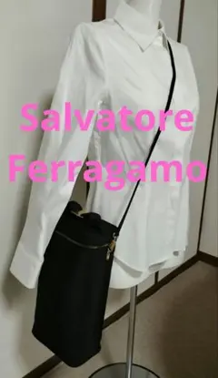 Salvatore Ferragamo　フェラガモ　ショルダーバッグ　ナイロン