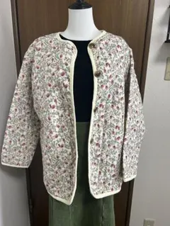 花柄ノーカラーキルティングジャケット