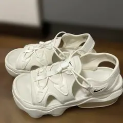 NIKE エアマックス ココ サンダル ホワイトのサムネイル