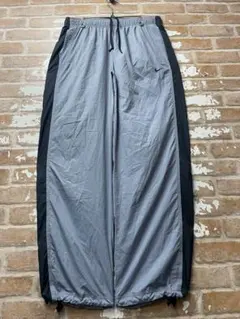 00s NIKE ナイキ　ナイロンパンツ　ワンポイント　刺繍　グレー　黒　古着