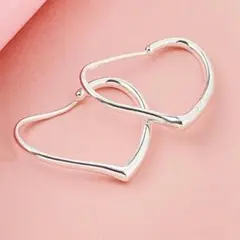 ハート フープピアス シルバー シンプル 大人可愛い キャッチレス 新品 未使用