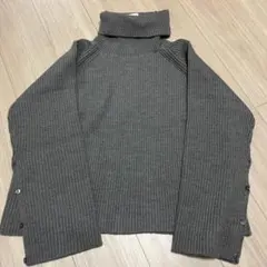 アパルトモン　KARLOTTA TURTLE NECK KNIT グレーのサムネイル