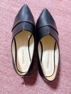 LIBERTYDOLL ブラック ポインテッドトゥ フラットパンプス