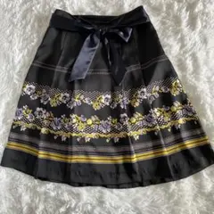 【ソープ】フレアスカート 膝丈　ウエストリボン付き　花柄 黒　9のサムネイル