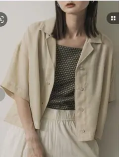 ベージュ ショートスリーブ シャツ