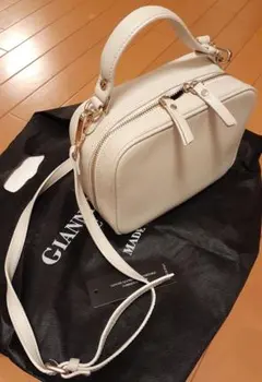 GIANNI NOTARO/ジャンニ ノターロ　2WAYショルダーバック　白