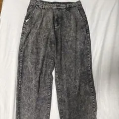 グレー ストレートデニムパンツ