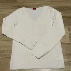 DES PRESのアイボリーのＶネックニット