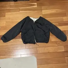 黒いフリース内側のジャンパー