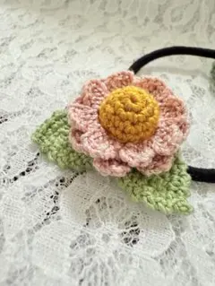 ハンドメイド　かぎ針編み　花モチーフ ヘアゴム (ラメ入り)