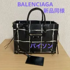 [新品同様]BALENCIAGA 　ジップアラウンド 2way パイソンのサムネイル