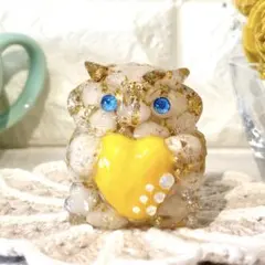 愛と幸運を運ぶ｜ハートを抱えたフクロウオルゴナイト｜癒しインテリア・置物・縁起物