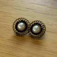 パール　黒装飾　クリップ式イヤリング　イヤリング