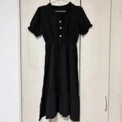 黒い半袖ワンピース フリル裾