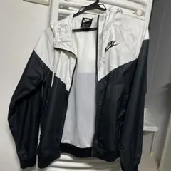Nike フード付きウィンドブレーカー ブラック・ホワイト