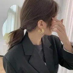 トリニティフープイヤリング　ゴールド　3連　韓国　大ぶり　C型　高見え　結婚式