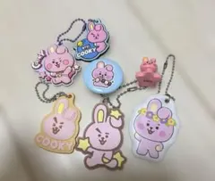 BT21 COOKY クッキー　キーホルダー　缶バッジ