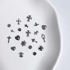 ♡人気♡ネイルパーツ　クロス　メタル　地雷　シルバースタッズ　土星　十字架　デコ